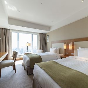 Moderate triple room